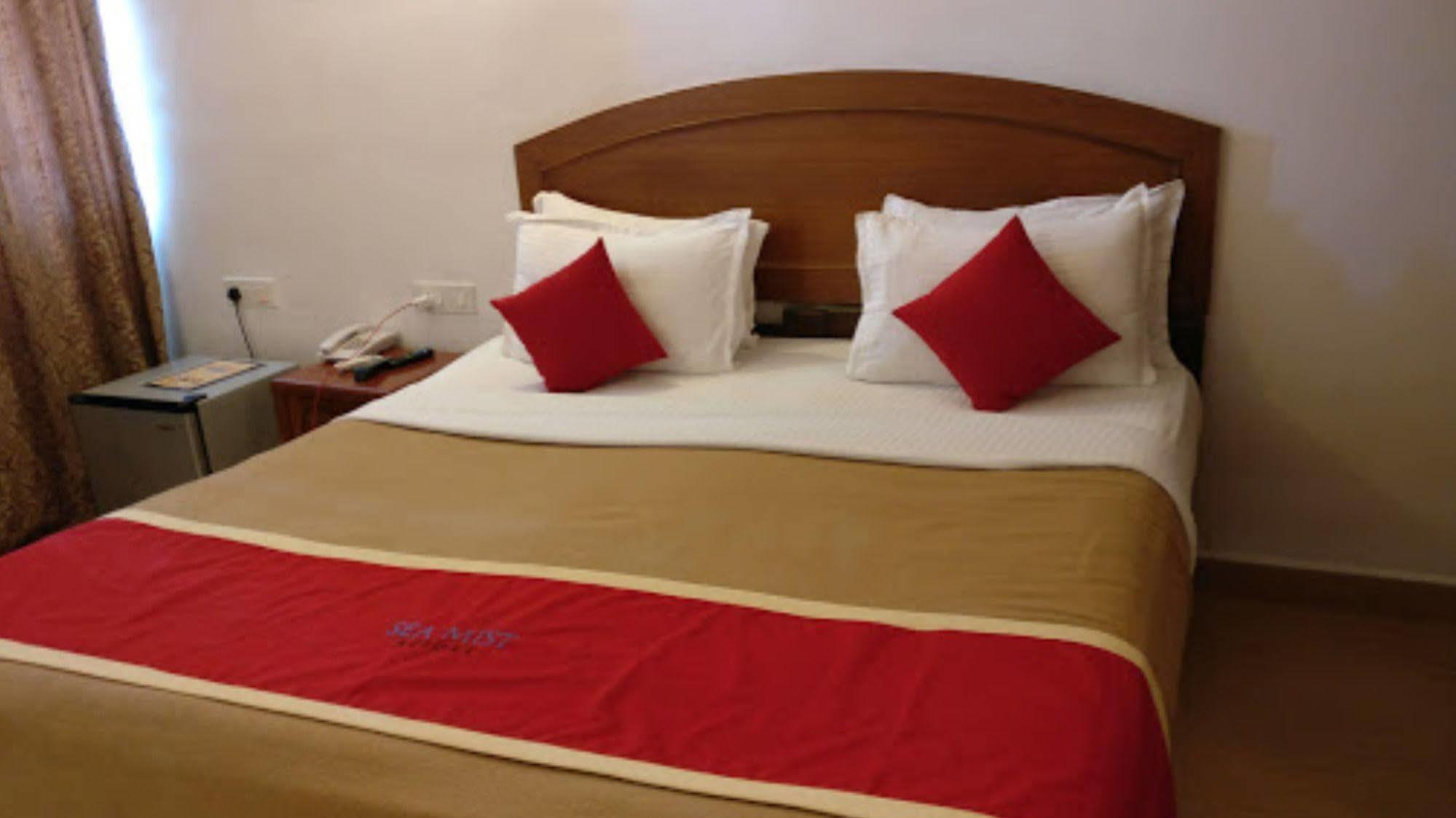 Sea Mist Resort Candolim Eksteriør billede
